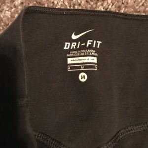 Nike Dri Fit cropped Leggings!! Size Medium!!